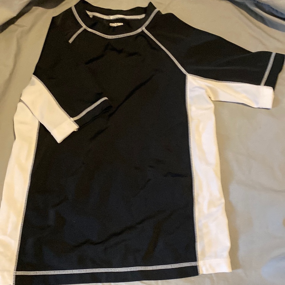 Gymboree Boys swim shirt M